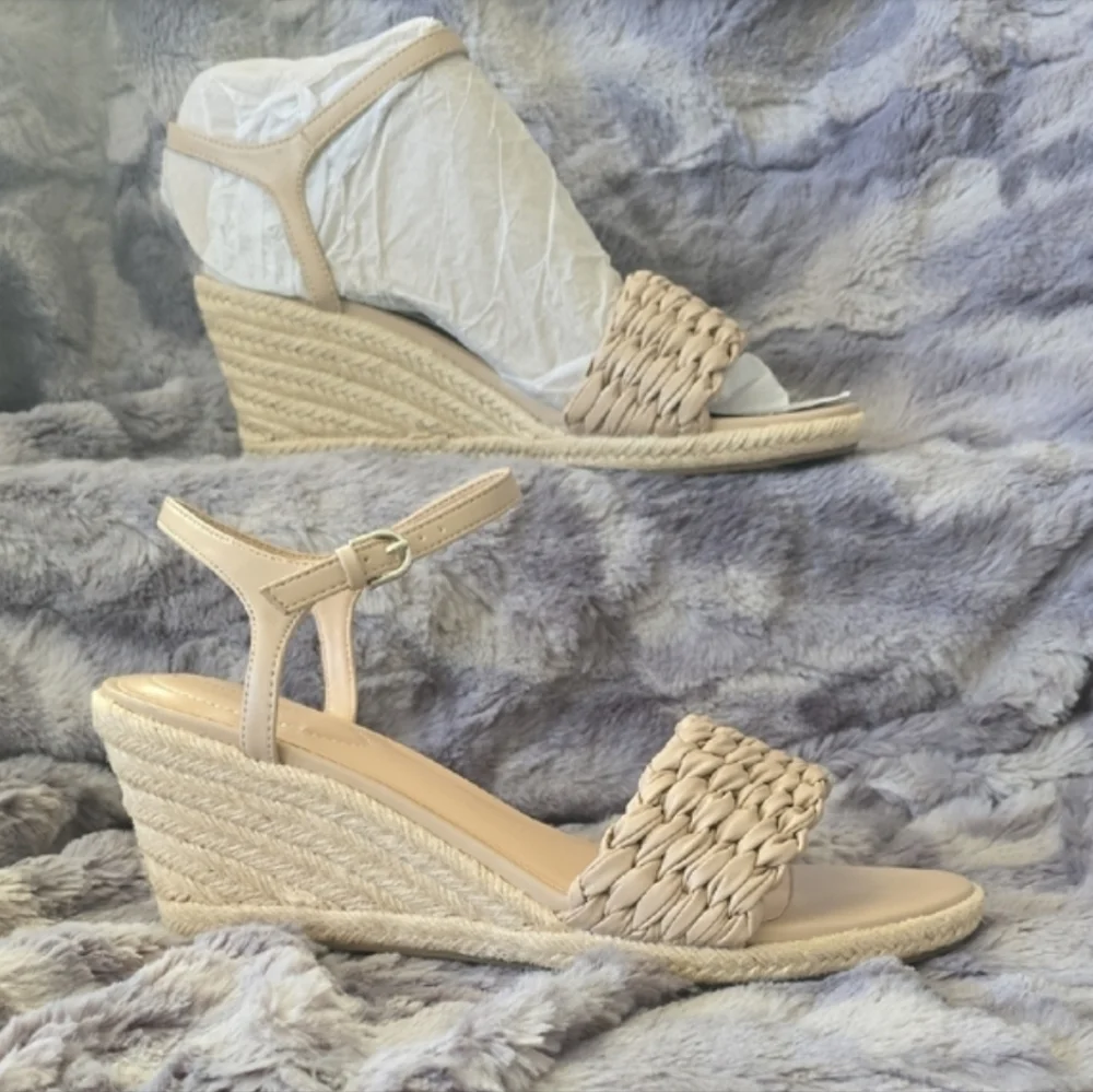 NWB Bandolino Womens Jingle 3‎ Faux Leather Ankle Strap Wedge Sandals Size 11